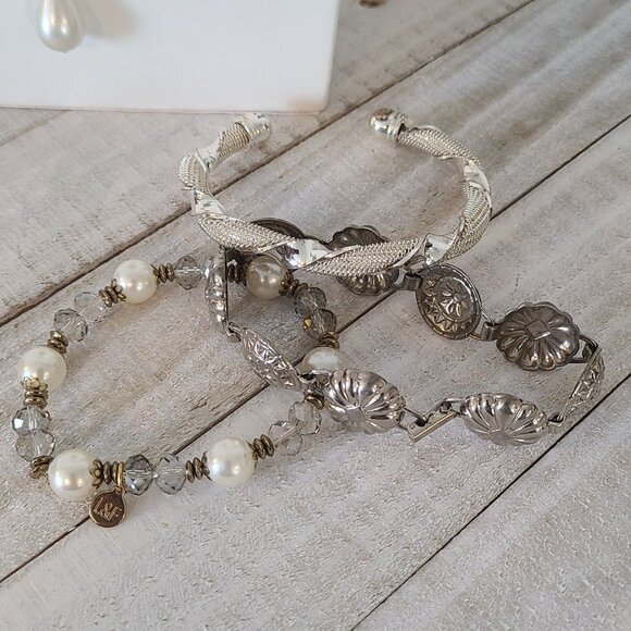 Vintage to Modern Lot Jewelry Silver Tone Blue Necklaces Bracelets Avon L&F etc - Picture 10 of 12